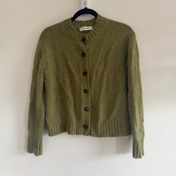 Everlane The Crew Cardigan in Alpaca in Moss - Picture 6 of 7